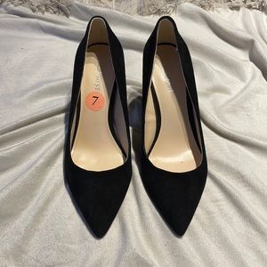 Block heel pumps